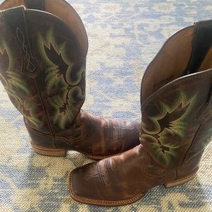 Ariat mens 9.5 cowboy boots